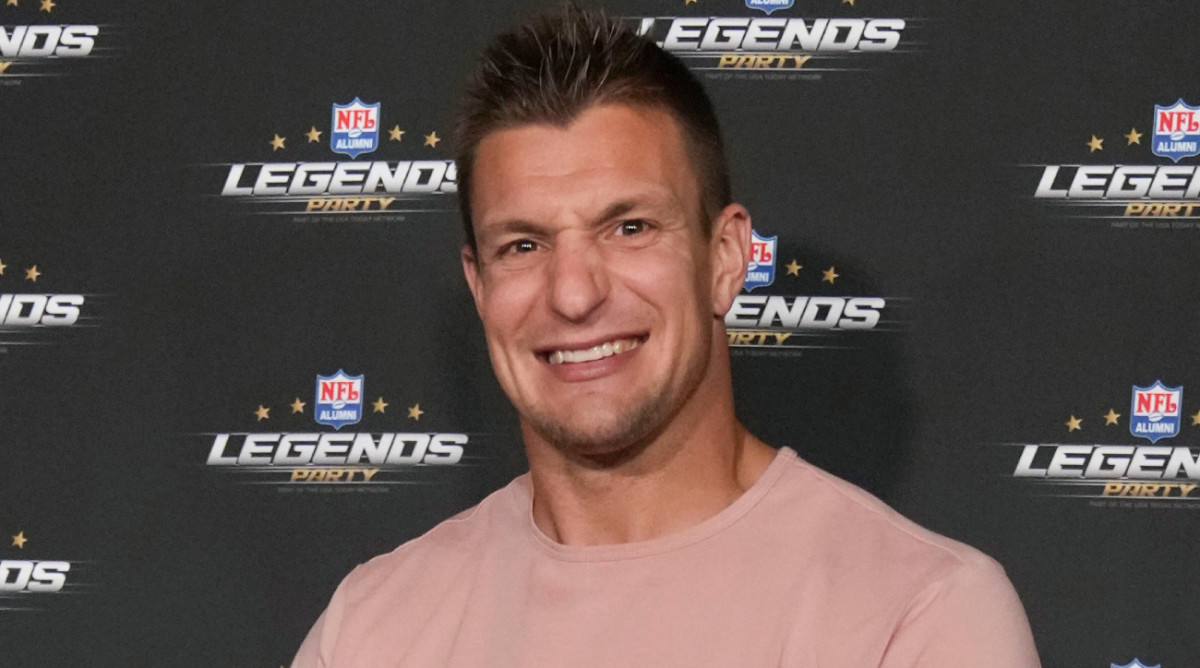 Rob Gronkowski to Kick Field Goal in Live Super Bowl Commercial