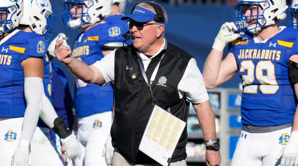 South Dakota State’s John Stiegelmeier Announces Retirement