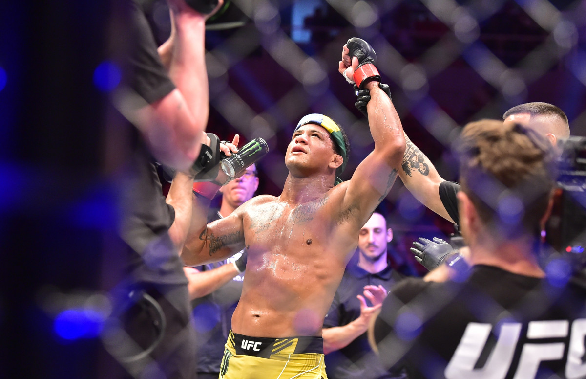 UFC 283: Gilbert Burns Crushes Neil Magny in First-Round Submission