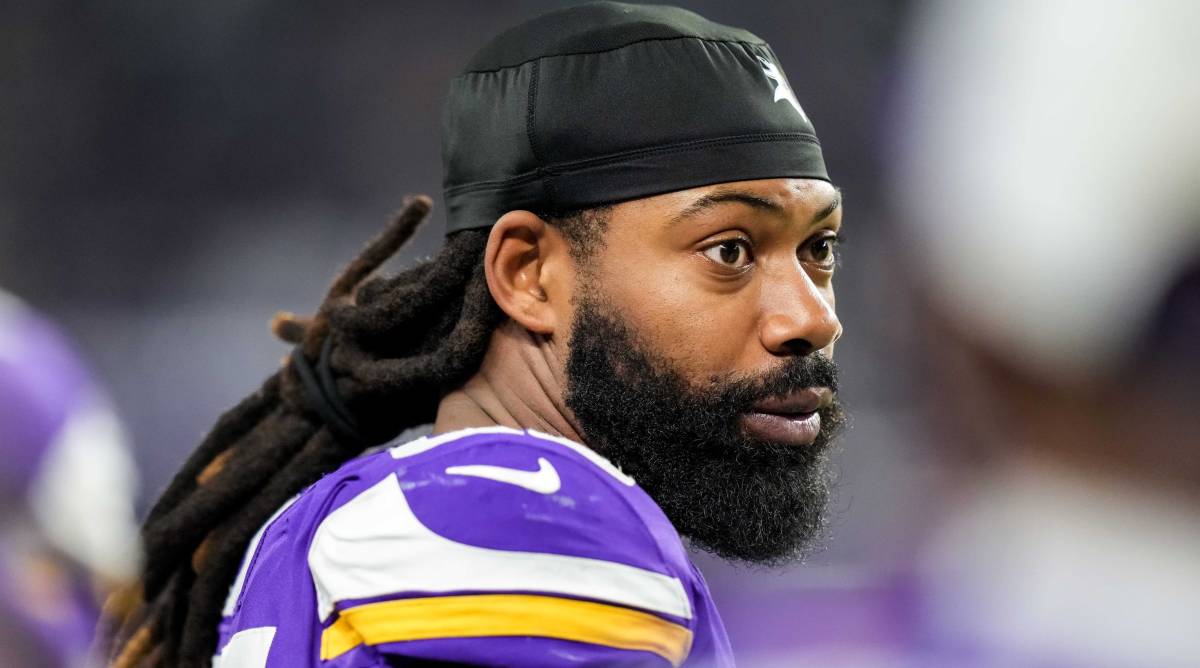 Vikings’ Za’Darius Smith Refuses to Shake Packers’ Hands at Coin Toss