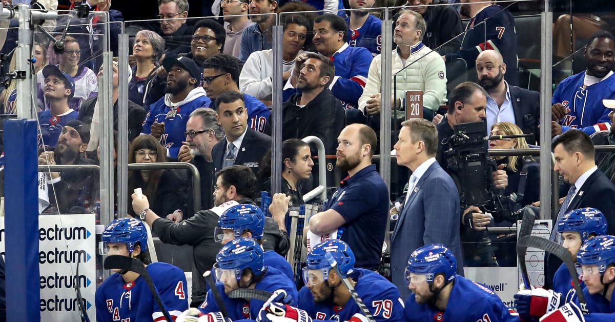 Rodgers Feted by Fans at MSG During Rangers’ Playoff Game