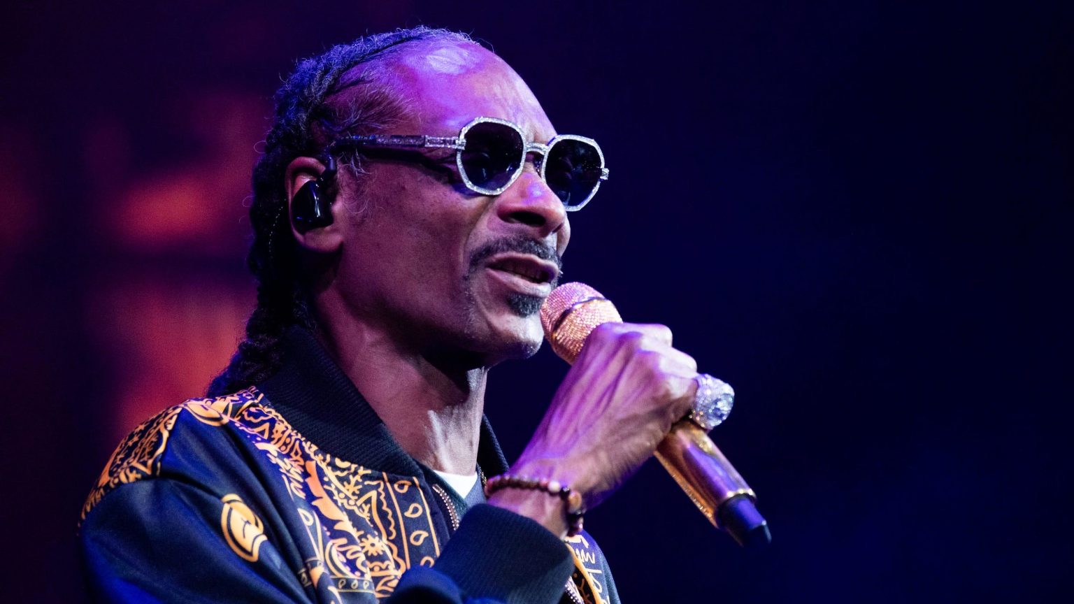 Snoop Dogg's Brand Gin & Juice Named Sponsor of Arizona Bowl