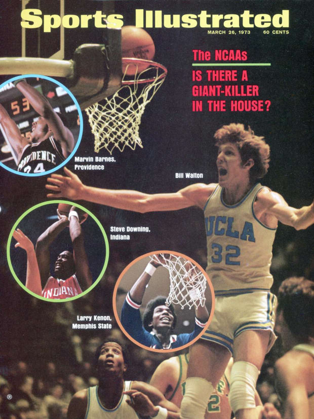 March 26, 1973 Sports Illustrated Cover . UCLA Bill Walton (32) in action. 