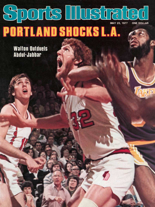 Portland Trail Blazers Bill Walton (32) in action, boxing out vs Los Angeles Lakers Kareem Abdul Jabbar in Game 4.
