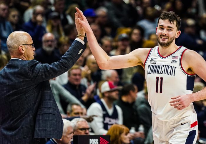 UConn's Alex Karaban Had Perfect Reaction After Dan Hurley Rejected Lakers